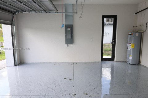 Villa ou maison à vendre à Lehigh Acres, Floride: 3 chambres, 151.34 m2 № 2024879 - photo 23