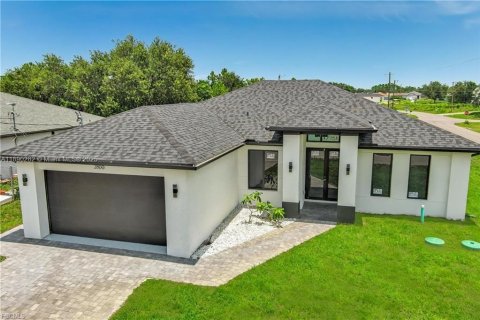 Villa ou maison à vendre à Lehigh Acres, Floride: 3 chambres, 151.34 m2 № 2024879 - photo 2