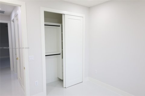 Villa ou maison à vendre à Lehigh Acres, Floride: 3 chambres, 151.34 m2 № 2024879 - photo 21