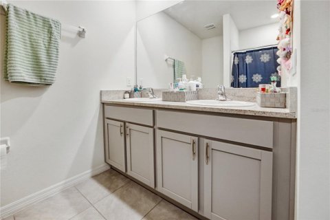 House in San Antonio, Florida 3 bedrooms, 140.28 sq.m. № 1894393 - photo 18