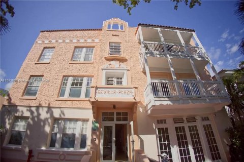 Купить кондоминиум в Майами-Бич, Флорида 27.87м2, № 2053662 - фото 2