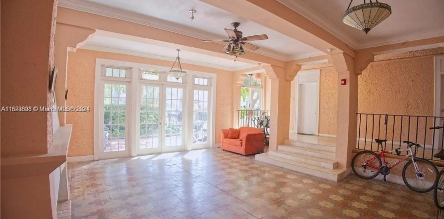 Студия в кондо в Майами-Бич, Флорида № 2053662