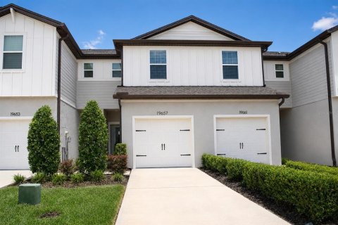 Townhouse in Land O' Lakes, Florida 2 bedrooms, 134.8 sq.m. № 2238147