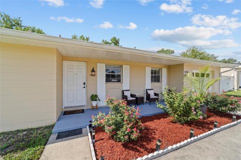 House in Ocala, Florida 2 bedrooms, 114.55 sq.m. № 1869323 - photo 12