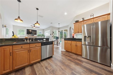 House in Mount Dora, Florida 3 bedrooms, 205.69 sq.m. № 2285326 - photo 12