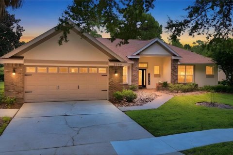House in Mount Dora, Florida 3 bedrooms, 205.69 sq.m. № 2285326