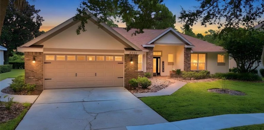 House in Mount Dora, Florida 3 bedrooms, 205.69 sq.m. № 2285326