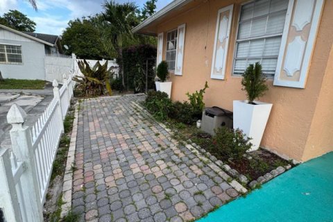 Adosado en venta en West Palm Beach, Florida, 3 dormitorios, 119.94 m2 № 2089493 - foto 2
