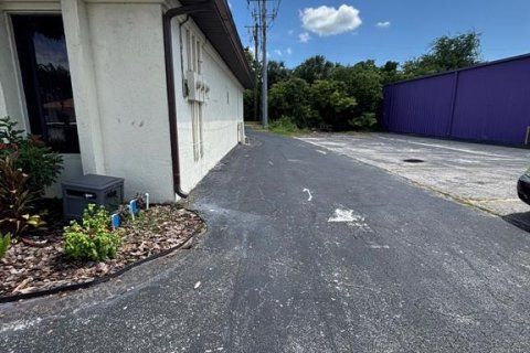 Immobilier commercial à louer à Holly Hill, Floride: 383.78 m2 № 2349651 - photo 6