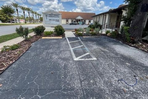 Immobilier commercial à louer à Holly Hill, Floride: 383.78 m2 № 2349651 - photo 7