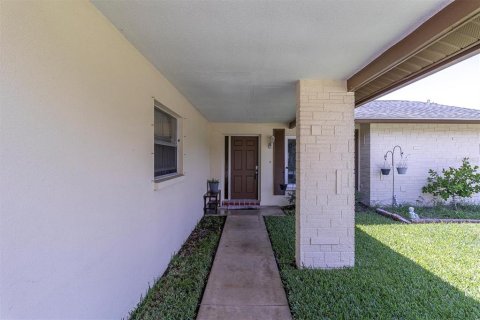 House in Port Richey, Florida 2 bedrooms, 139.26 sq.m. № 1847522 - photo 3