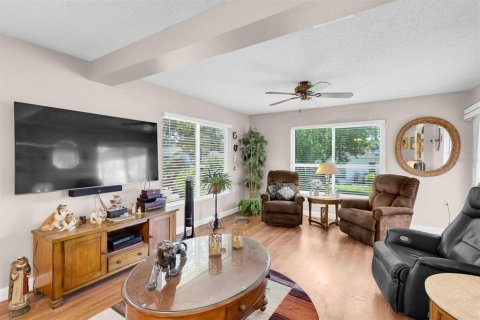 House in Port Richey, Florida 2 bedrooms, 139.26 sq.m. № 1847522 - photo 6