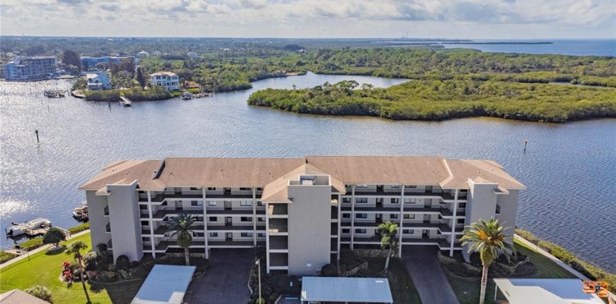 Condominio en Port Richey, Florida, 2 dormitorios № 884846
