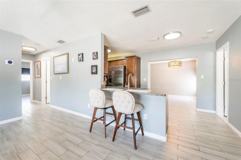 House in Palm Harbor, Florida 3 bedrooms, 130.43 sq.m. № 2391540 - photo 14
