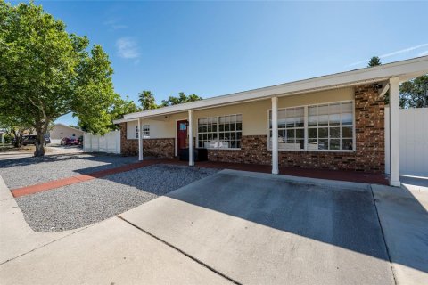 House in Palm Harbor, Florida 3 bedrooms, 130.43 sq.m. № 2391540 - photo 9