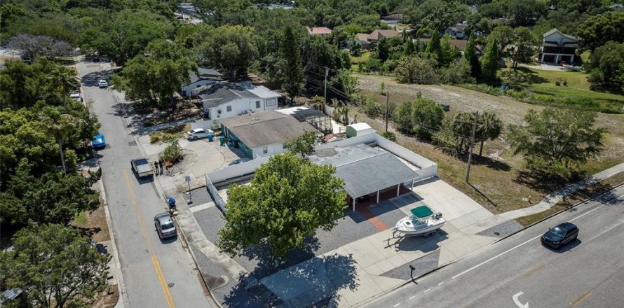 House in Palm Harbor, Florida 3 bedrooms, 130.43 sq.m. № 2391540