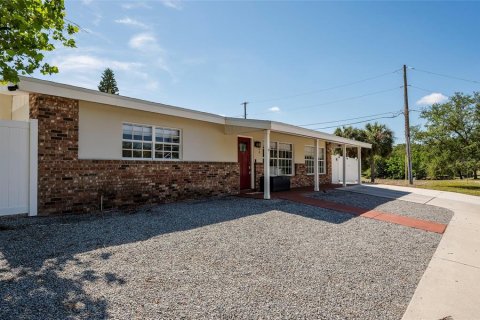 House in Palm Harbor, Florida 3 bedrooms, 130.43 sq.m. № 2391540 - photo 8