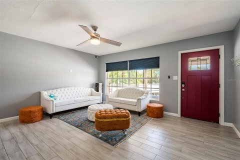 House in Palm Harbor, Florida 3 bedrooms, 130.43 sq.m. № 2391540 - photo 11