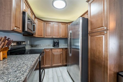 House in Palm Harbor, Florida 3 bedrooms, 130.43 sq.m. № 2391540 - photo 19