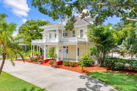 House in Kissimmee, Florida 4 bedrooms, 324.41 sq.m. № 1900071 - photo 1