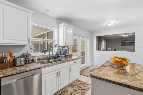 House in Sanford, Florida 4 bedrooms, 201.6 sq.m. № 2232597 - photo 8