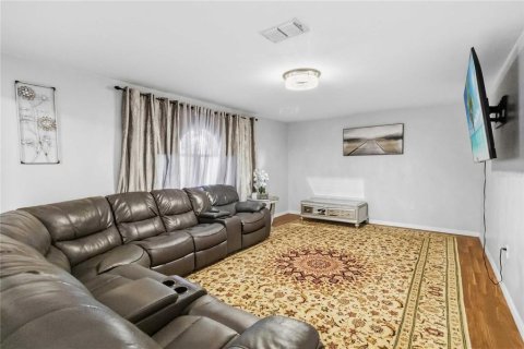 House in Sanford, Florida 4 bedrooms, 201.6 sq.m. № 2232597 - photo 3