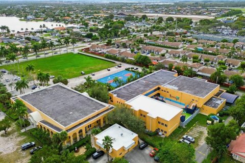 Adosado en venta en Hialeah, Florida, 3 dormitorios, 117.15 m2 № 1992179 - foto 15