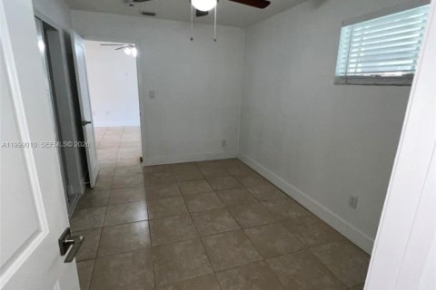 Casa en alquiler en Hollywood, Florida, 2 dormitorios, 210.33 m2 № 2060985 - foto 15