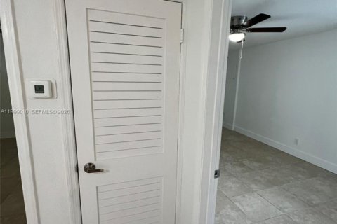 Casa en alquiler en Hollywood, Florida, 2 dormitorios, 210.33 m2 № 2060985 - foto 8