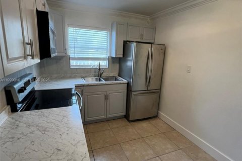 Casa en alquiler en Hollywood, Florida, 2 dormitorios, 210.33 m2 № 2060985 - foto 3