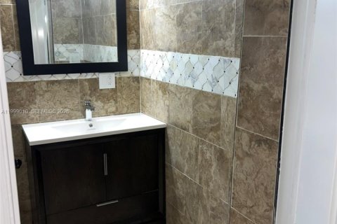 Casa en alquiler en Hollywood, Florida, 2 dormitorios, 210.33 m2 № 2060985 - foto 6