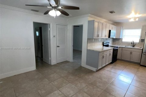 Casa en alquiler en Hollywood, Florida, 2 dormitorios, 210.33 m2 № 2060985 - foto 17