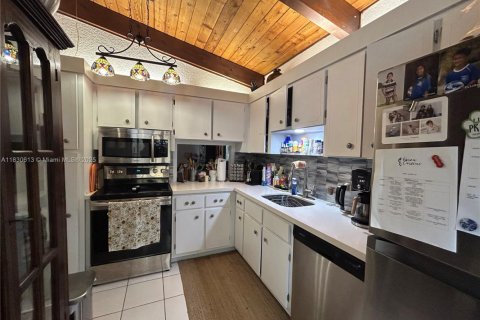 Villa ou maison à louer à Hollywood, Floride: 2 chambres, 89.19 m2 № 1806183 - photo 11