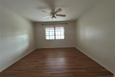 Villa ou maison à louer à Hollywood, Floride: 2 chambres, 89.19 m2 № 1806183 - photo 19
