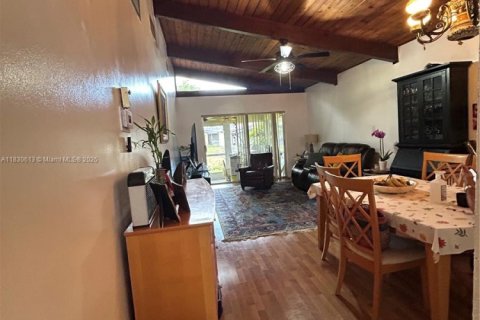 Villa ou maison à louer à Hollywood, Floride: 2 chambres, 89.19 m2 № 1806183 - photo 4