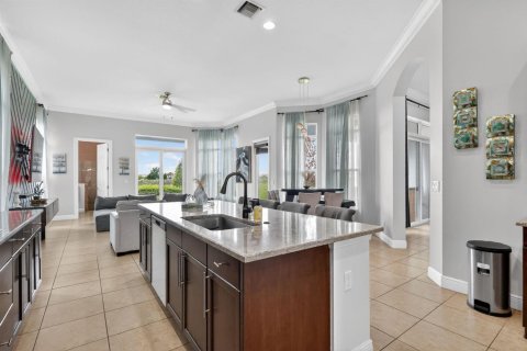 House in Port St. Lucie, Florida 4 bedrooms, 301.37 sq.m. № 2240702 - photo 19