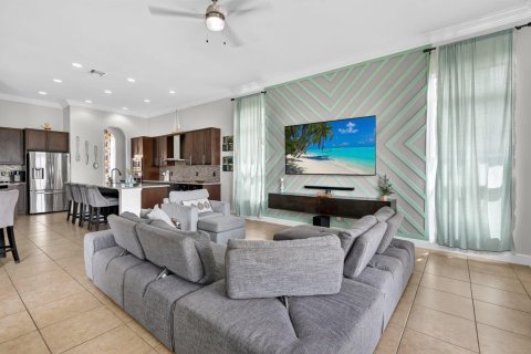 House in Port St. Lucie, Florida 4 bedrooms, 301.37 sq.m. № 2240702 - photo 11