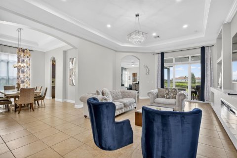 House in Port St. Lucie, Florida 4 bedrooms, 301.37 sq.m. № 2240702 - photo 8