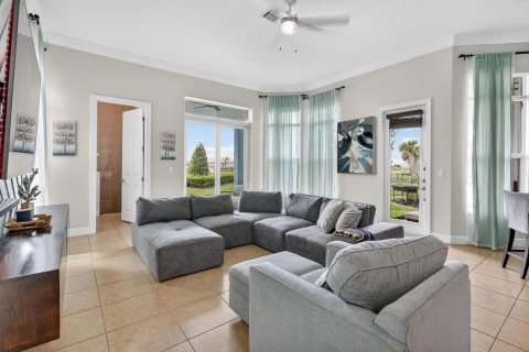 House in Port St. Lucie, Florida 4 bedrooms, 301.37 sq.m. № 2240702 - photo 13