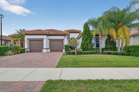 House in Port St. Lucie, Florida 4 bedrooms, 301.37 sq.m. № 2240702