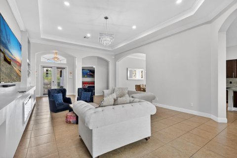 House in Port St. Lucie, Florida 4 bedrooms, 301.37 sq.m. № 2240702 - photo 9
