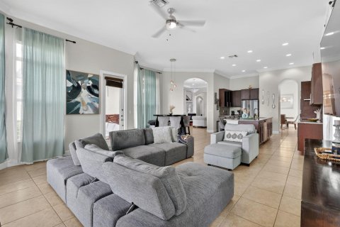 House in Port St. Lucie, Florida 4 bedrooms, 301.37 sq.m. № 2240702 - photo 12