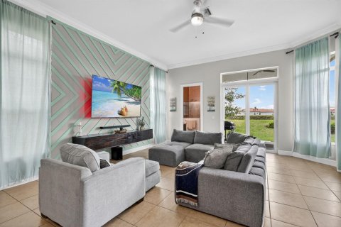 House in Port St. Lucie, Florida 4 bedrooms, 301.37 sq.m. № 2240702 - photo 10