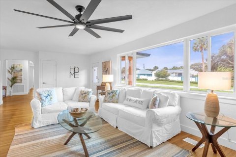 House in Daytona Beach, Florida 5 bedrooms, 256.78 sq.m. № 1378308 - photo 11