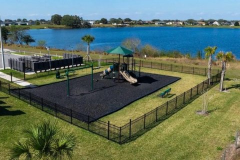 House in Winter Haven, Florida 4 bedrooms, 230.4 sq.m. № 2111128 - photo 19