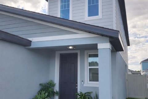 House in Winter Haven, Florida 4 bedrooms, 230.4 sq.m. № 2111128 - photo 2