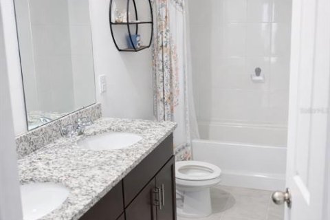 House in Winter Haven, Florida 4 bedrooms, 230.4 sq.m. № 2111128 - photo 8