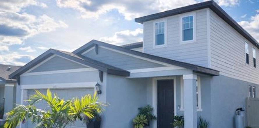 House in Winter Haven, Florida 4 bedrooms, 230.4 sq.m. № 2111128