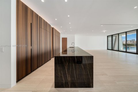 Condominio en alquiler en Miami, Florida, 4 dormitorios, 344.95 m2 № 2079592 - foto 9