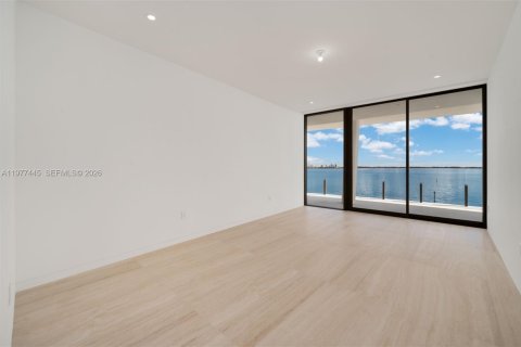 Condominio en alquiler en Miami, Florida, 4 dormitorios, 344.95 m2 № 2079592 - foto 15